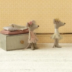 Little Sister Dance Mouse with Daybed