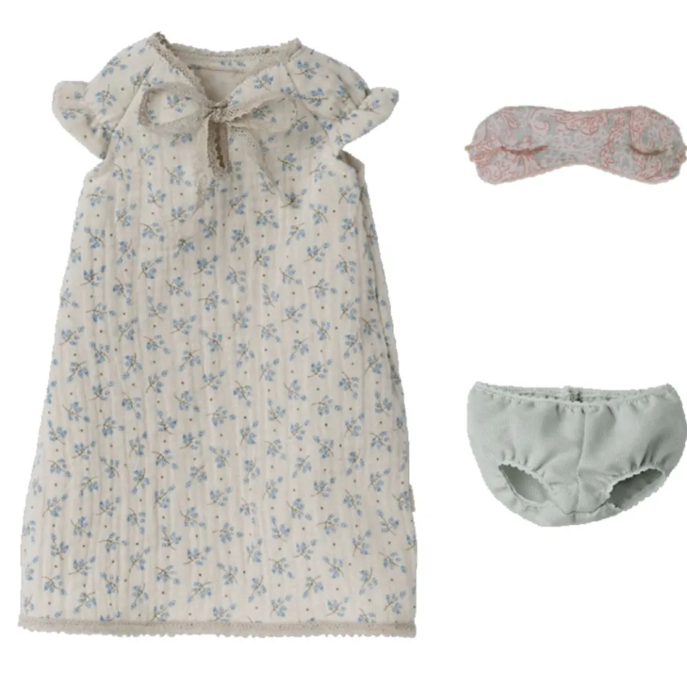 Maxi Mouse in a Nightgown