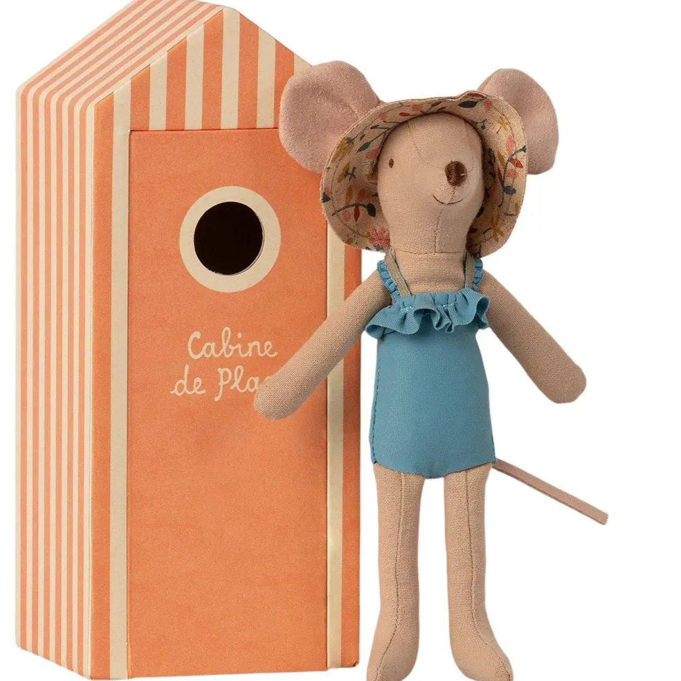 Mom Mouse in a "Cabin de Plage" Cabana