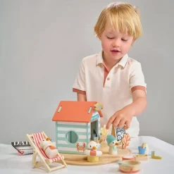 Sandy's Wooden Beach Hut
